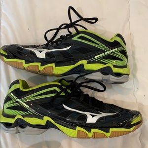 mizuno wave lightning volleyball shoes